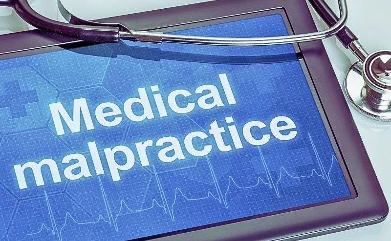 Tablet with the text Medical malpractice on the display.